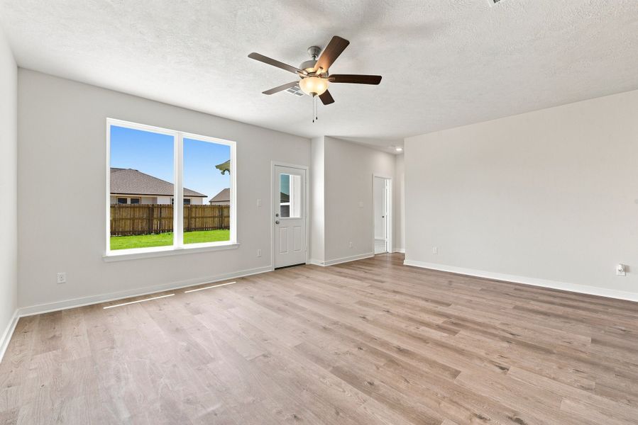 Spacious, unfurnished interior of a new home in Grand Lake, Snook (Image 8).
