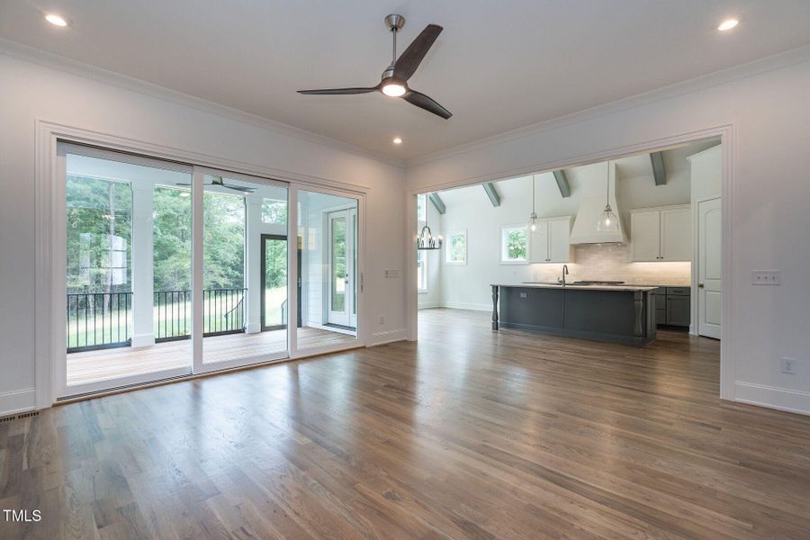 007-1920x1080-family-room