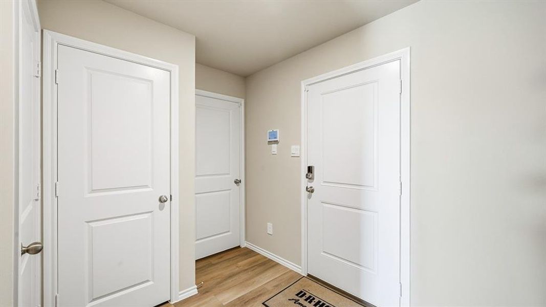 Spacious, unfurnished interior of a new home in Hickory Grove, Krum (Image 20).