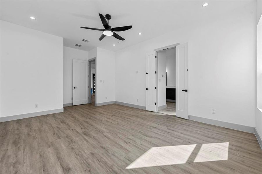 Unfurnished room with light hardwood / wood-style floors and ceiling fan