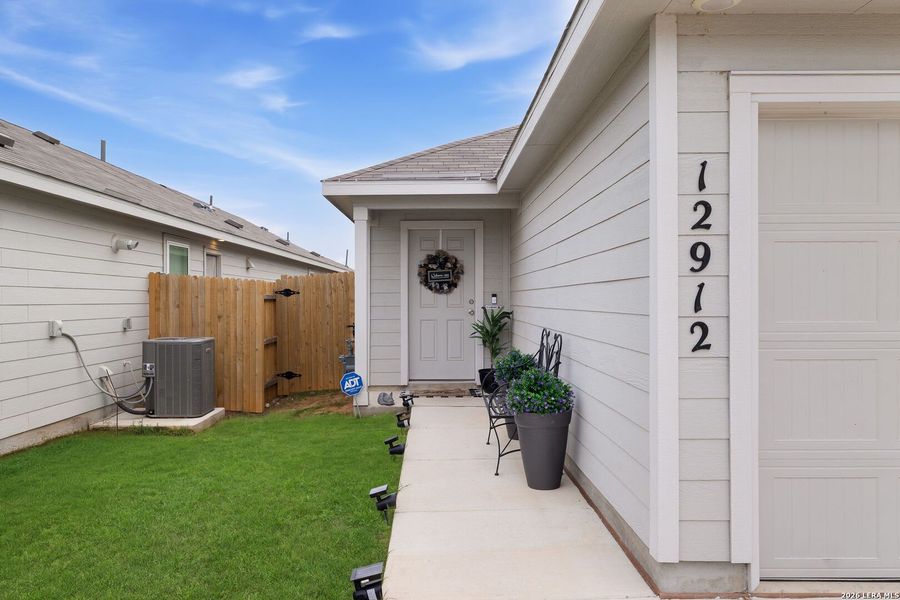 Exterior details and patio area of a home in Spring Grove, St. Hedwig (Image 19).