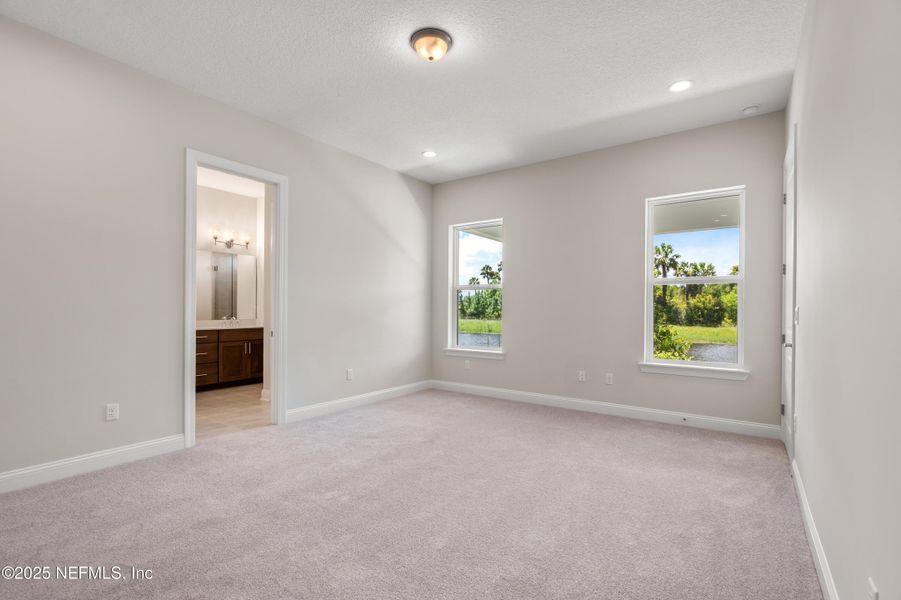 Spacious, unfurnished interior of a new home in Madeira, St. Augustine (Image 30).