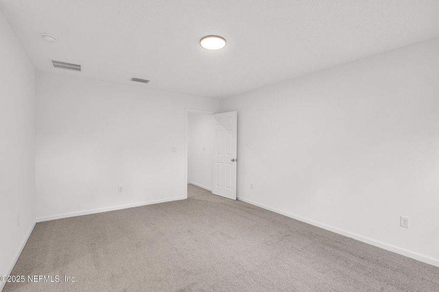 Spacious, unfurnished interior of a new home in , Palatka (Image 34).