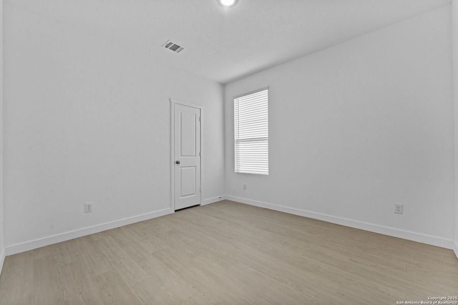 Spacious, unfurnished interior of a new home in , New Braunfels (Image 23).