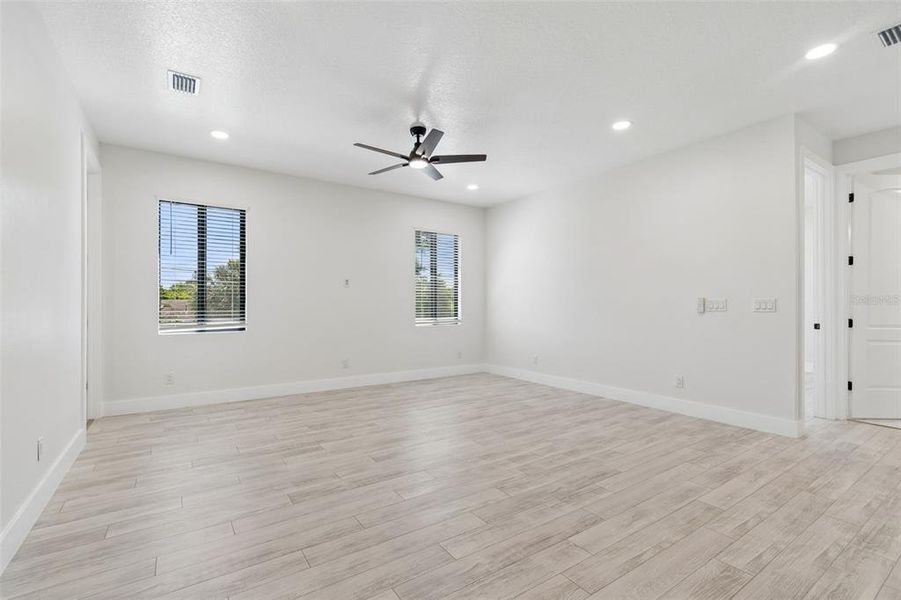 Spacious, unfurnished interior of a new home in , Tampa (Image 71).