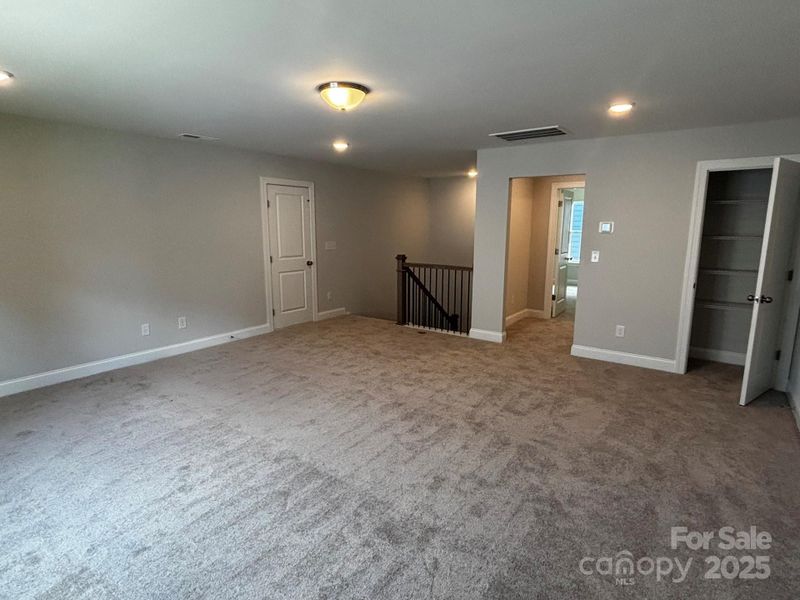 Spacious, unfurnished interior of a new home in Waterford Commons, Rock Hill (Image 13).