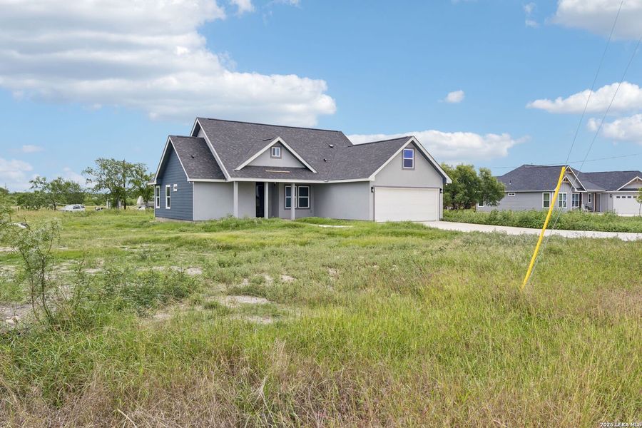 Exterior details and patio area of a home in , Natalia (Image 4).