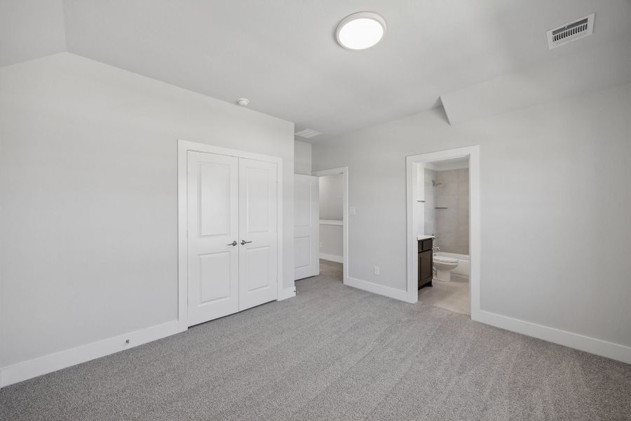 Spacious, unfurnished interior of a new home in Dove Hollow, Waxahachie (Image 30). Spacious, unfurnished interior of a new home in Dove Hollow, Waxahachie (Image 30).