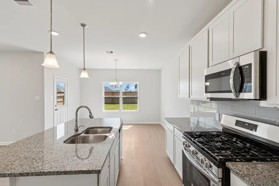 The Oriole II- Kitchen and Breakfast Area