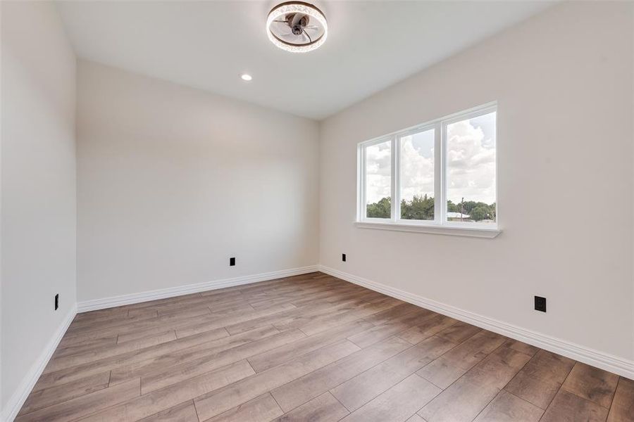 Spacious, unfurnished interior of a new home in , Waxahachie (Image 12).