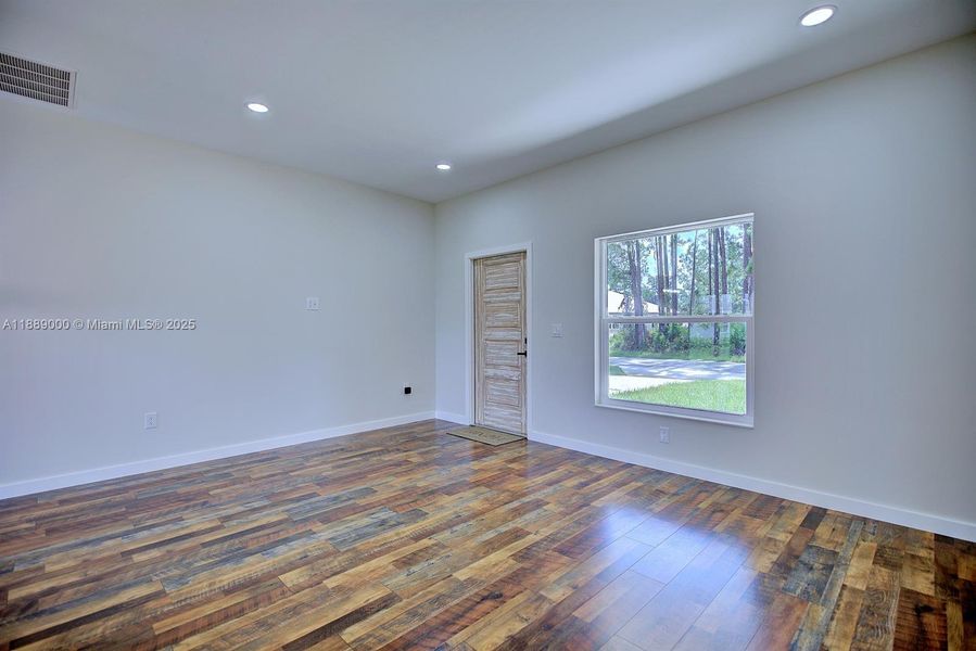 Spacious, unfurnished interior of a new home in , Sebring (Image 13).