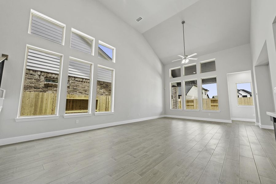 Spacious, unfurnished interior of a new home in The Trails, New Caney (Image 18).