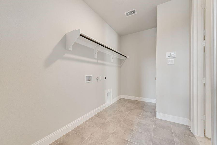 Spacious, unfurnished interior of a new home in Monterra, Fate (Image 33).