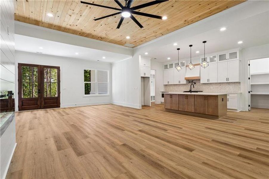 Spacious, unfurnished interior of a new home in , Jasper (Image 23).