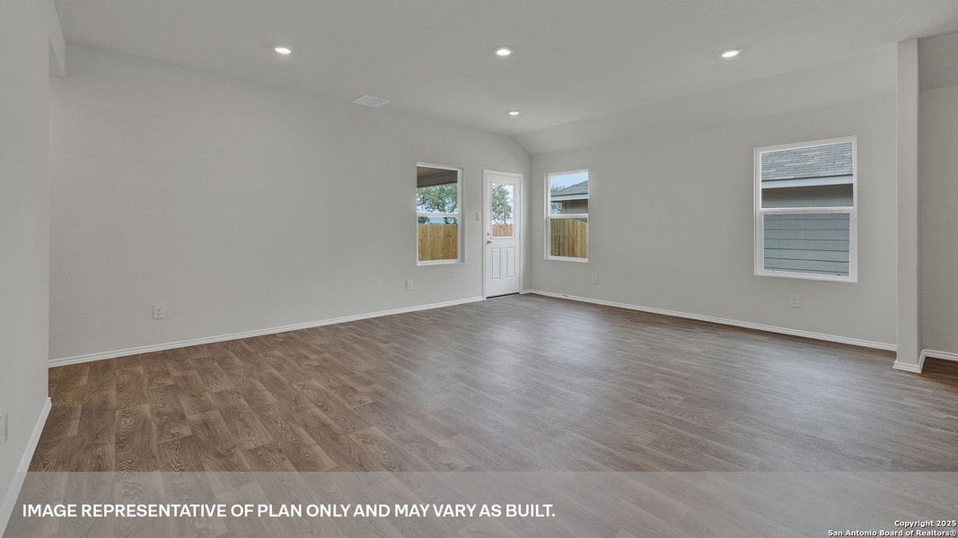 Spacious, unfurnished interior of a new home in Arroyo Ranch, Seguin (Image 15).