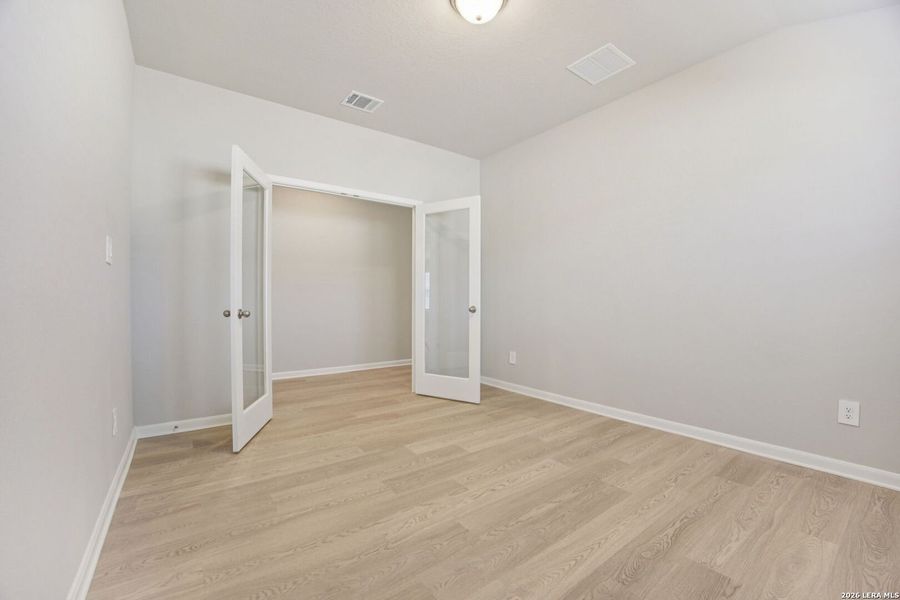 Spacious, unfurnished interior of a new home in Arcadia Ridge - Classic Series, San Antonio (Image 24).
