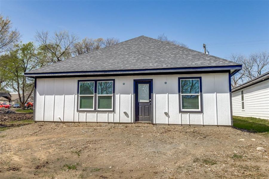 Exterior details and patio area of a home in , Dallas (Image 24).