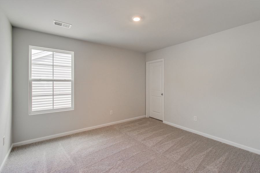 Spacious, unfurnished interior of a new home in Bluefield, Lexington (Image 35).
