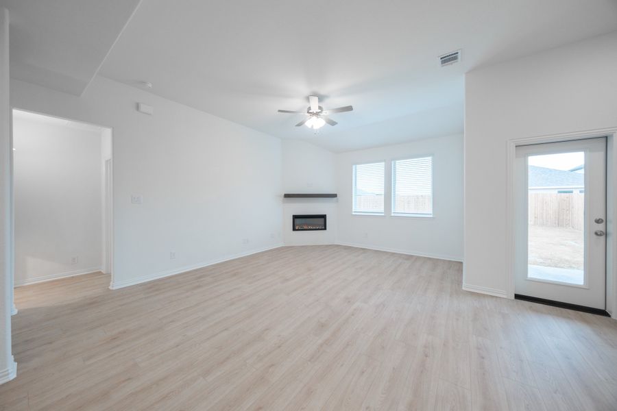 Spacious, unfurnished interior of a new home in Churchill, Anna (Image 15).