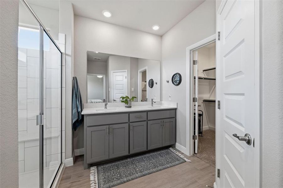 Furnished interior view inside a new home in , Cleburne (Image 11).