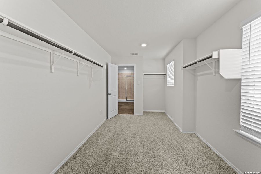 Spacious, unfurnished interior of a new home in Laurel Vistas, San Antonio (Image 23).