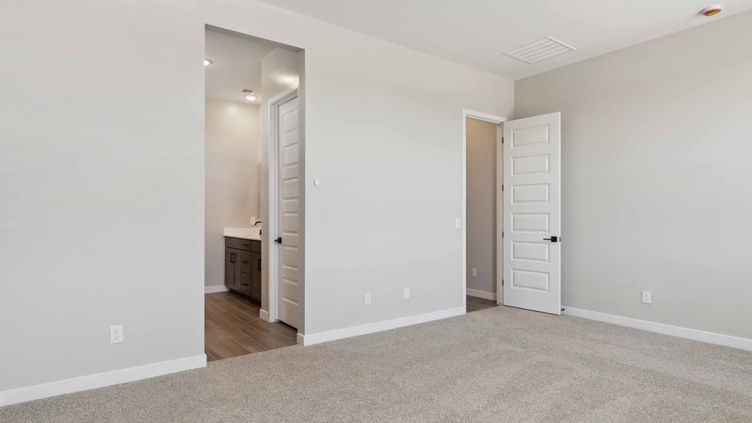 Spacious, unfurnished interior of a new home in Upper Canyon, Phoenix (Image 26).