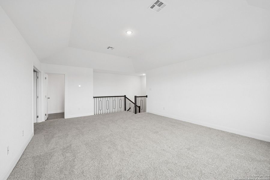 Spacious, unfurnished interior of a new home in Everly Estates, San Antonio (Image 18).