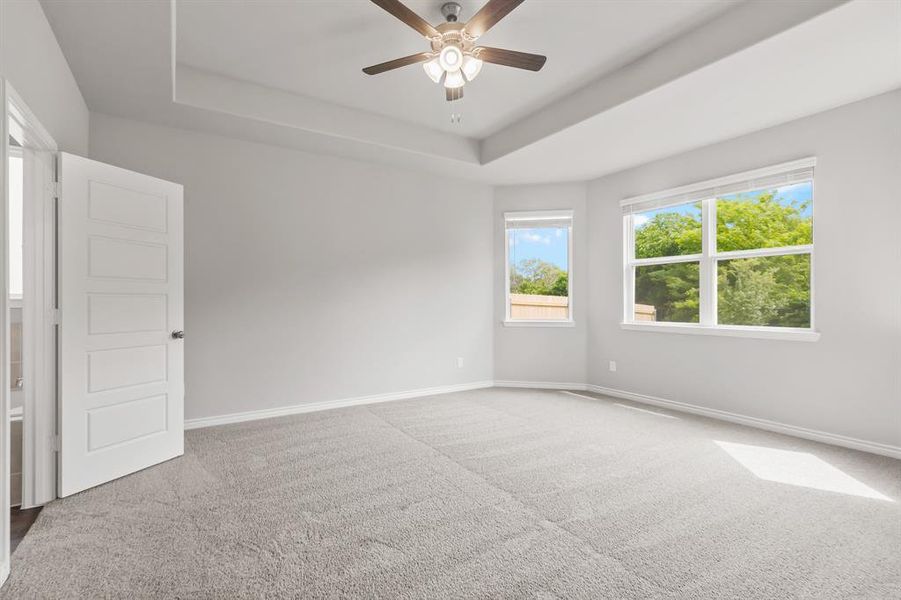 Spacious, unfurnished interior of a new home in Deer Creek, Crowley (Image 11).