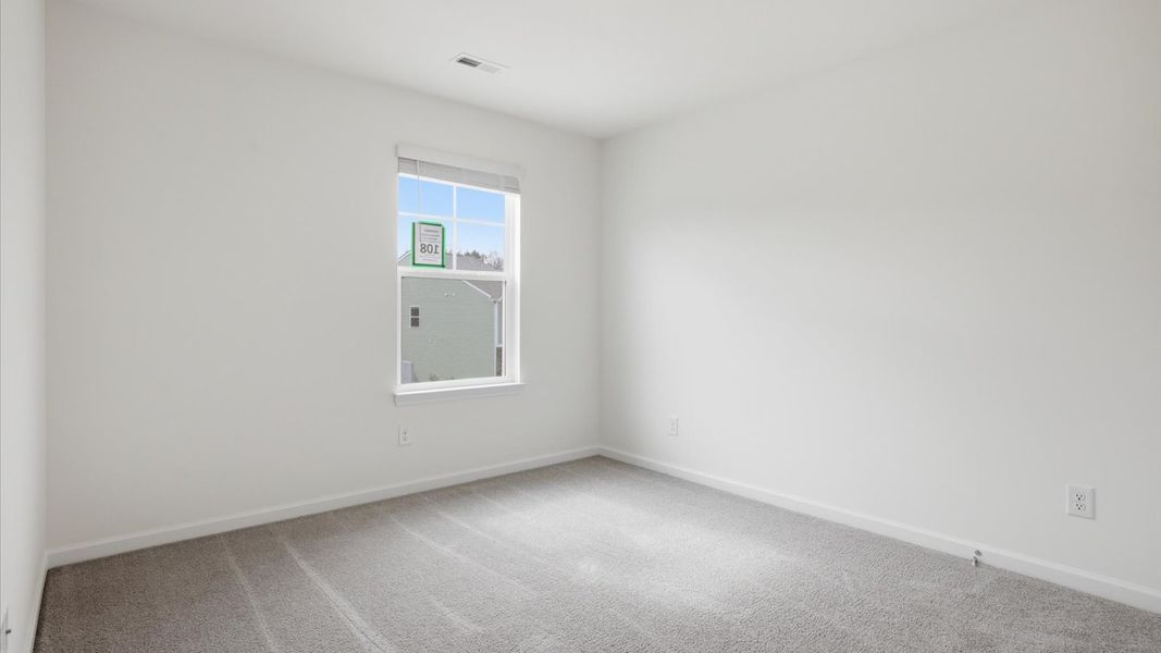 Spacious, unfurnished interior of a new home in Cherokee Crossing, Kodak (Image 19).