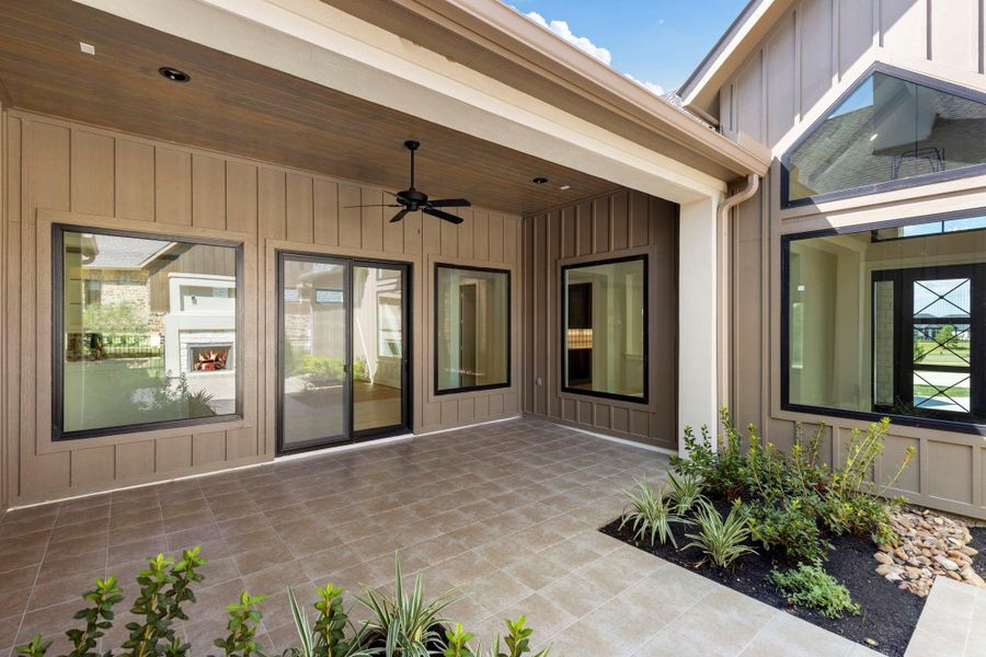 Courtyard covered patio for the best in entertaining Courtyard covered patio for the best in entertaining