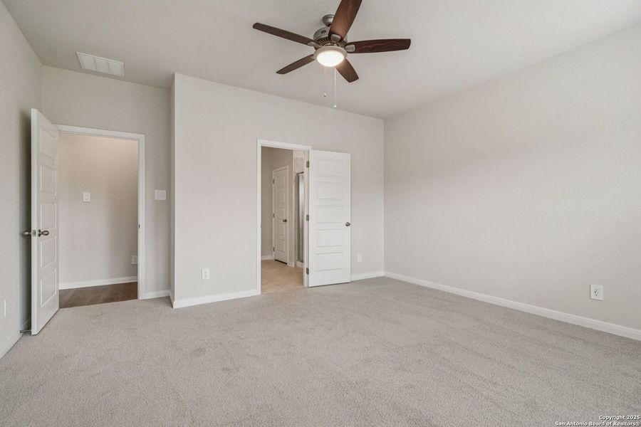 Spacious, unfurnished interior of a new home in Royal Crest, San Antonio (Image 39). Spacious, unfurnished interior of a new home in Royal Crest, San Antonio (Image 39).