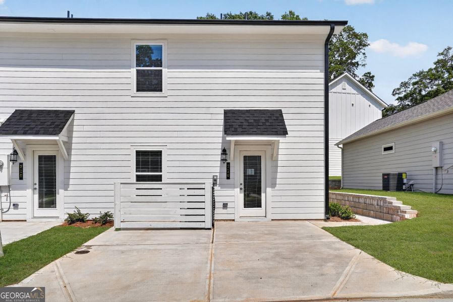 Exterior details and patio area of a home in The Cottages at East Lanier, Fayetteville (Image 3).