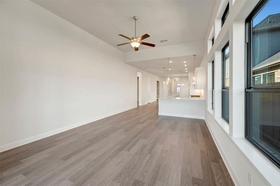 Spacious, unfurnished interior of a new home in Sienna - Grove Collection, Missouri City (Image 23).