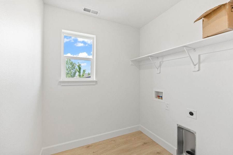 Spacious, unfurnished interior of a new home in Willowbrook, Madras (Image 28). Spacious, unfurnished interior of a new home in Willowbrook, Madras (Image 28).