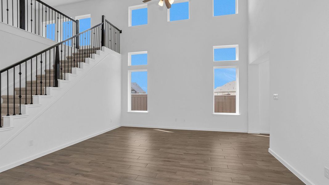 Spacious, unfurnished interior of a new home in Brookewater, Rosenberg (Image 11).