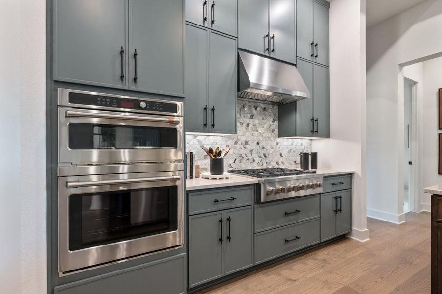 Representative images and renderings are for illustrative purposes. Actual structural options and design finishes of home may vary.