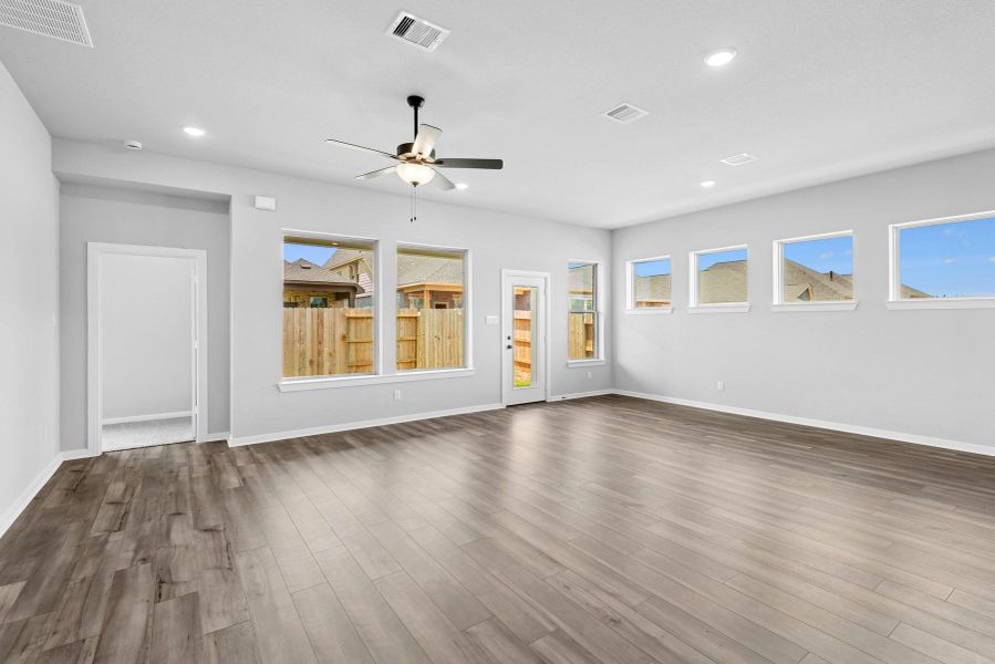 Spacious, unfurnished interior of a new home in Escondido 50' Homesites, Magnolia (Image 25). Spacious, unfurnished interior of a new home in Escondido 50' Homesites, Magnolia (Image 25).