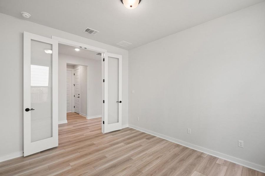 Spacious, unfurnished interior of a new home in Lagos Reserve, Manor (Image 19).