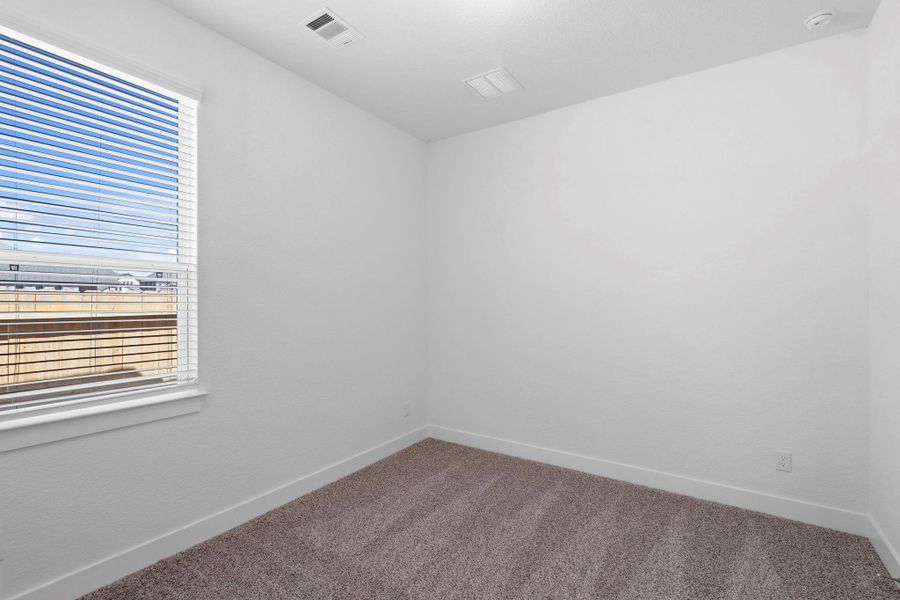 Spacious, unfurnished interior of a new home in Wildrye 45', Waller (Image 26).