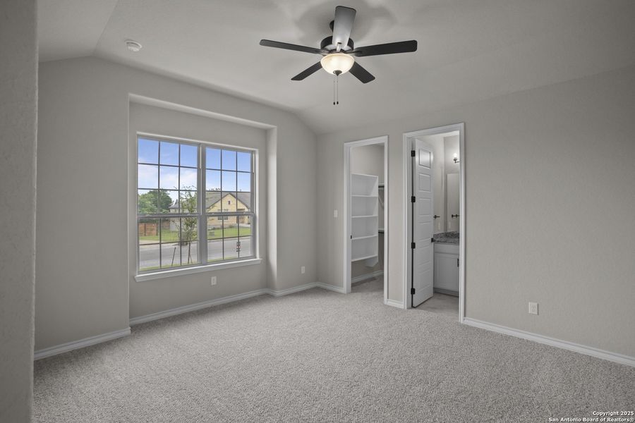 Spacious, unfurnished interior of a new home in Potranco Oaks, Castroville (Image 19).
