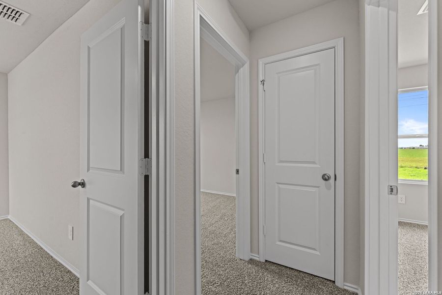 Spacious, unfurnished interior of a new home in Swenson Heights, Seguin (Image 16).