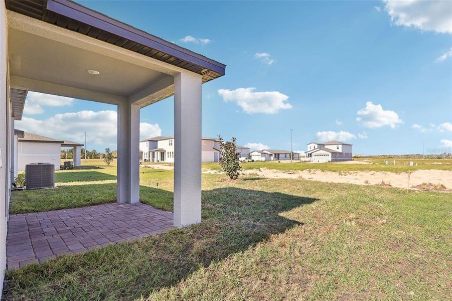 Exterior details and patio area of a home in , Lake Alfred (Image 20).