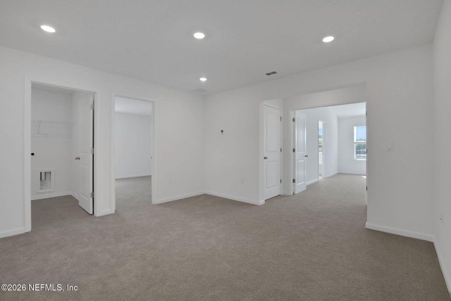 Spacious, unfurnished interior of a new home in Amberly, Green Cove Springs (Image 20).