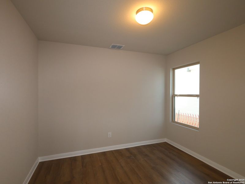 Spacious, unfurnished interior of a new home in Hunters Ranch, San Antonio (Image 26).