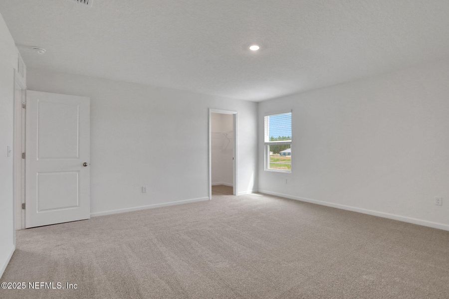 Spacious, unfurnished interior of a new home in Bellbrooke, Jacksonville (Image 33).