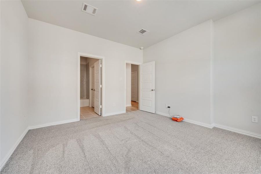 Spacious, unfurnished interior of a new home in City Point, North Richland Hills (Image 20). Spacious, unfurnished interior of a new home in City Point, North Richland Hills (Image 20).