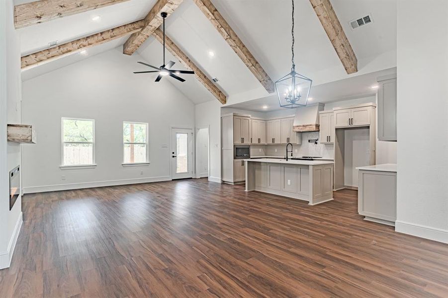 Spacious, unfurnished interior of a new home in , Granbury (Image 20).