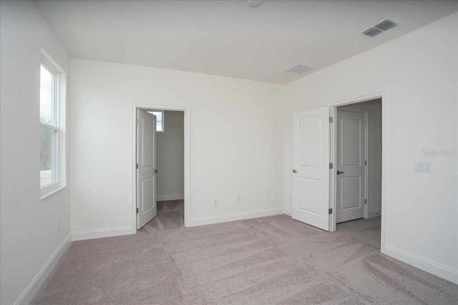 Spacious, unfurnished interior of a new home in Tamarack at Two Rivers, Zephyrhills (Image 18).