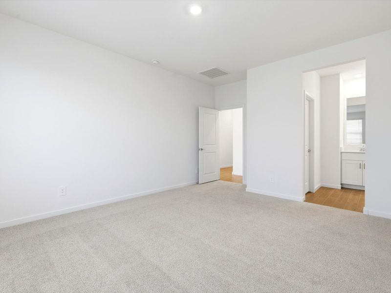 Spacious, unfurnished interior of a new home in Silva Farms - Classic Series, Goodyear (Image 9).