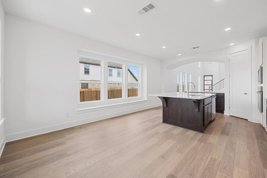 Spacious, unfurnished interior of a new home in Santa Rita Ranch, Liberty Hill (Image 11).